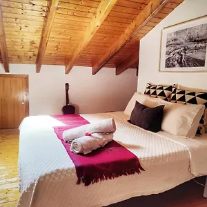 Attic Private Bedroom Alloggio in famiglia Aljezur